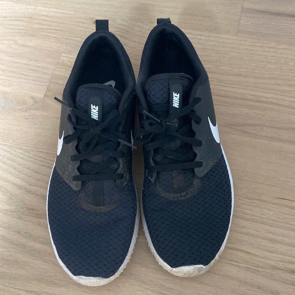 Nike Men's Black Low-Top Running Sneakers
